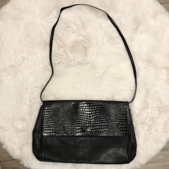 Fendi Handbags - Vintage Fendi Authentic Black Leather Crossbody Bag